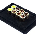 ავოკადო მაკი (8 ნაჭერი) - ავოკადო, ბრინჯი, ნორი, ტერიაკის სოუსი და სეზამი