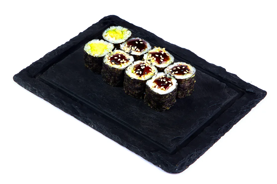 ავოკადო მაკი (8 ნაჭერი) - ავოკადო, ბრინჯი, ნორი, ტერიაკის სოუსი და სეზამი