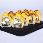 ჩედარის როლი (8 ნაჭერი) - შებოლილი გველთევზა, ჩედარი, ნაღების ყველი, ყველის სოუსი და ტერიაკი