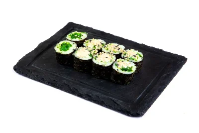 ჰიაში მაკი (8 ნაჭერი) - ზღვის წყალმცენარეები, ბრინჯი, სეზამის სოუსი და ნორი