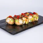 ცხელი ტოკიო (8 ნაჭერი) - ახალი ორაგული, კრევეტი ტემპურაში, ნაღების ყველი, ტობიკო და სალათის ფოთოლი