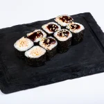 კანი კამა მაკი (8 ნაჭერი) - კრაბი, ბრინჯი, ნორი, ცხარე სოუსი, ტერიაკის სოუსი და სეზამი