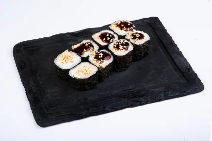 კანი კამა მაკი (8 ნაჭერი) - კრაბი, ბრინჯი, ნორი, ცხარე სოუსი, ტერიაკის სოუსი და სეზამი