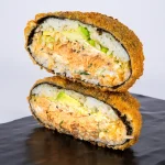 თინუსის სუში ბურგერი - დამარინადებული თინუსი, ავოკადო, ჰალაპენიო და სამი სახეობის ყველი