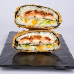 ტოკიო სუში ბურგერი - ორაგულის, გველთევზის და კრევეტის მიქსი, ნაჩოს ჩიფსები და სოუსები