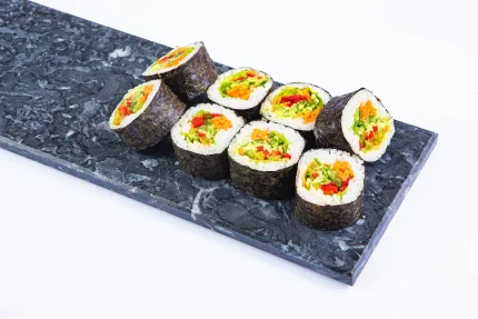 ვეგეტარიანული როლი (8 ნაჭერი) - ავოკადო, კიტრი, სტაფილო, ბულგარული, სალათის ფოთოლი და ტერიაკის სოუსი