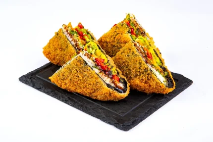 ვეგეტარიანული სენდვიჩი (4 ნაჭერი) - სტაფილო, ბულგარული, კიტრი, ავოკადო, სალათის ფოთოლი და ტერიაკის სოუსი