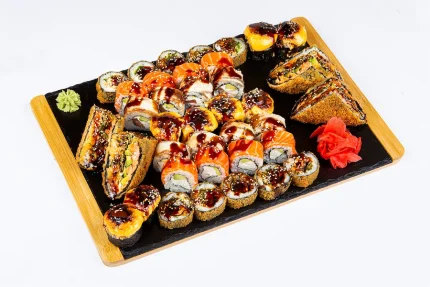 პრემიუმ სეტი (38 ნაჭერი) - ფილადელფია, ოქროს დრაკონი, გამომცხვარი კრაბის და ორაგულის როლი, ცხელი ზაფხული და ორაგულის სენდვიჩი - ტოკიო ჰაუსი ბათუმი