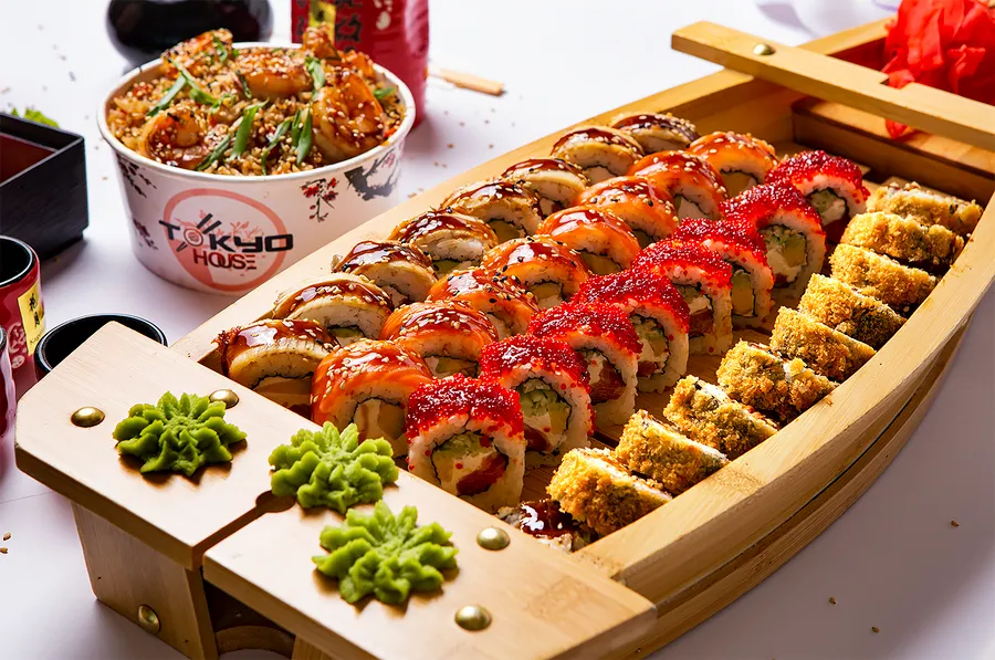 უნაგი მაკი (8 ნაჭერი) - შებოლილი გველთევზა, ბრინჯი, ნორი, ტერიაკის სოუსი და სეზამი